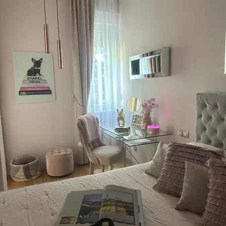 Izzy Apartment *